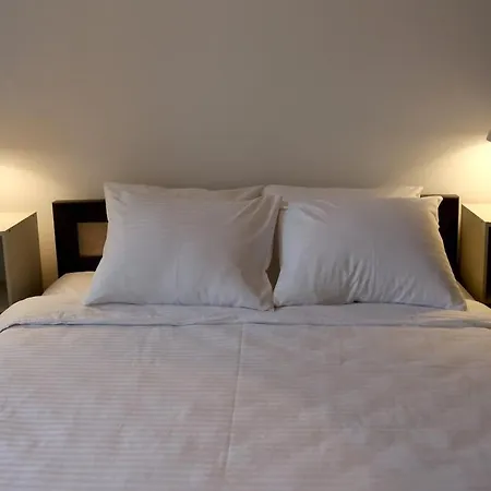 Modern 2-room Oasis In Old-town Βελιγράδι