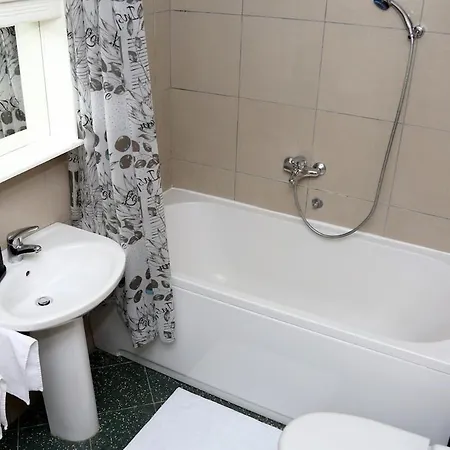 Modern 2-room Oasis In Old-town *