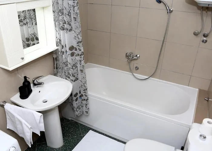 Modern 2-room Oasis In Old-town *