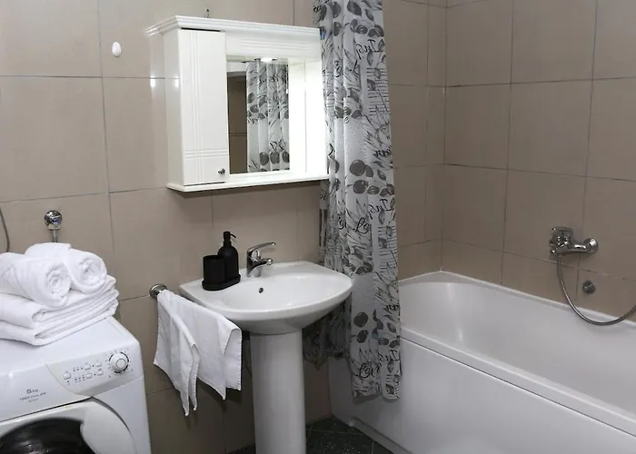 Modern 2-room Oasis In Old-town